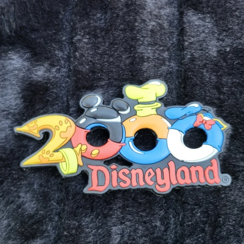 VTG Disneyland Fridge Magnet Millennium 2000 Souvenir Mickey Goofy Donald Hats